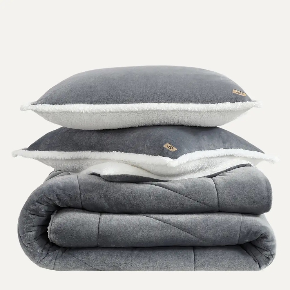 UGG Cream& Charcoal Grey Pillow Case (2) only…ask about the Comforter - Picture 4 of 4